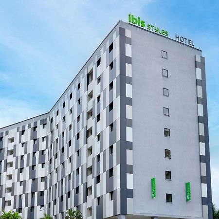 Hotel Ibis Styles Accra Airport Exterior foto