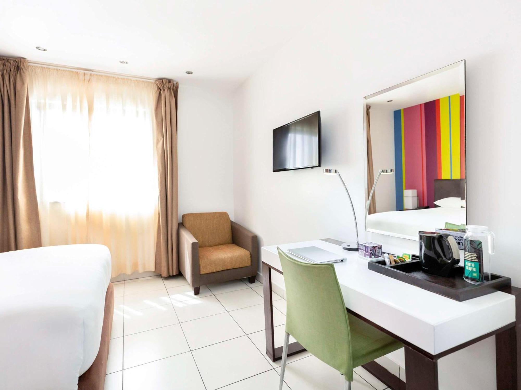 Hotel Ibis Styles Accra Airport Exterior foto