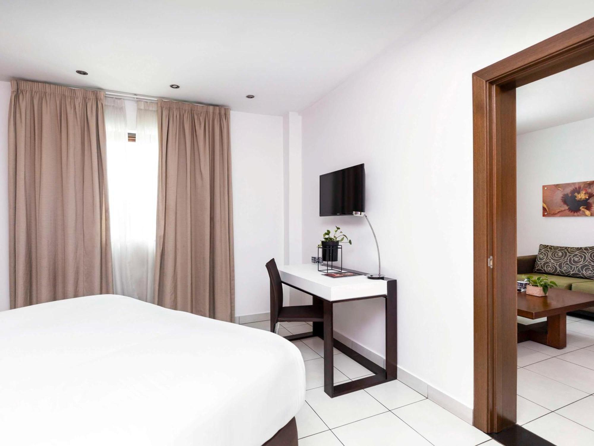 Hotel Ibis Styles Accra Airport Exterior foto