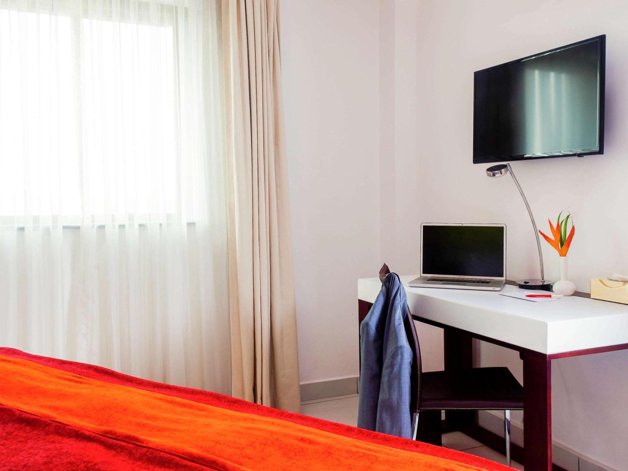 Hotel Ibis Styles Accra Airport Exterior foto