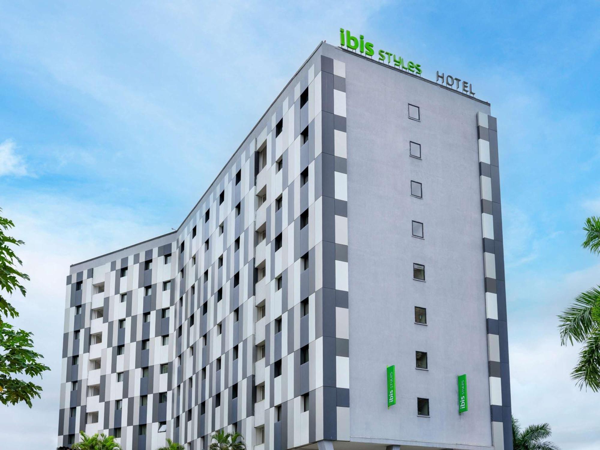 Hotel Ibis Styles Accra Airport Exterior foto
